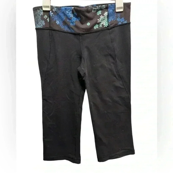 LULULEMON BLACK FLORAL FLARE CROPPED CAPRI LEGGINGS - Picture 2 of 4